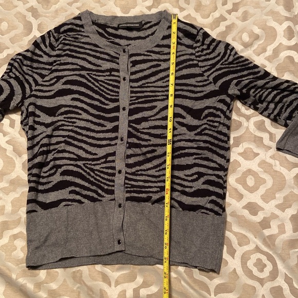 Express zebra print cardigan with black diamond buttons - Picture 5 of 6